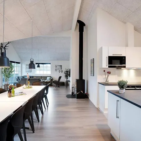 18 Person In Дом отдыха