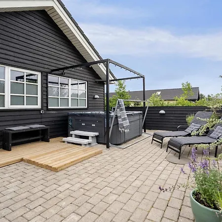 Дом отдыха 18 Person In